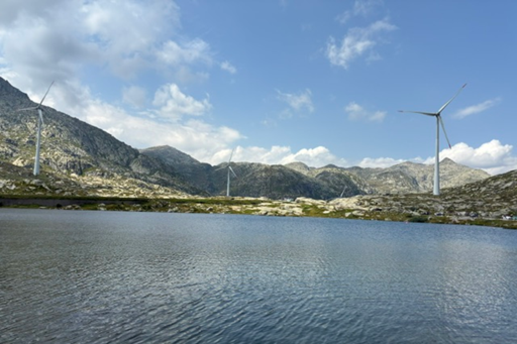 Windräder sind immer wieder Gegenstand öffentlicher Debatten über mögliche Gesundheitswirkungen von Infraschall – wissenschaftliche Belege für entsprechende Schäden gelten jedoch als nicht gesichert. (Foto: David Aebischer)